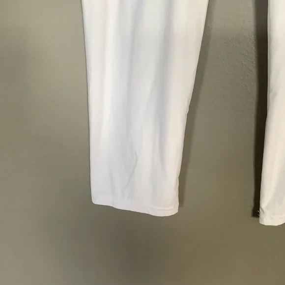 Super soft White Capri Leggings - Picture 5 of 7